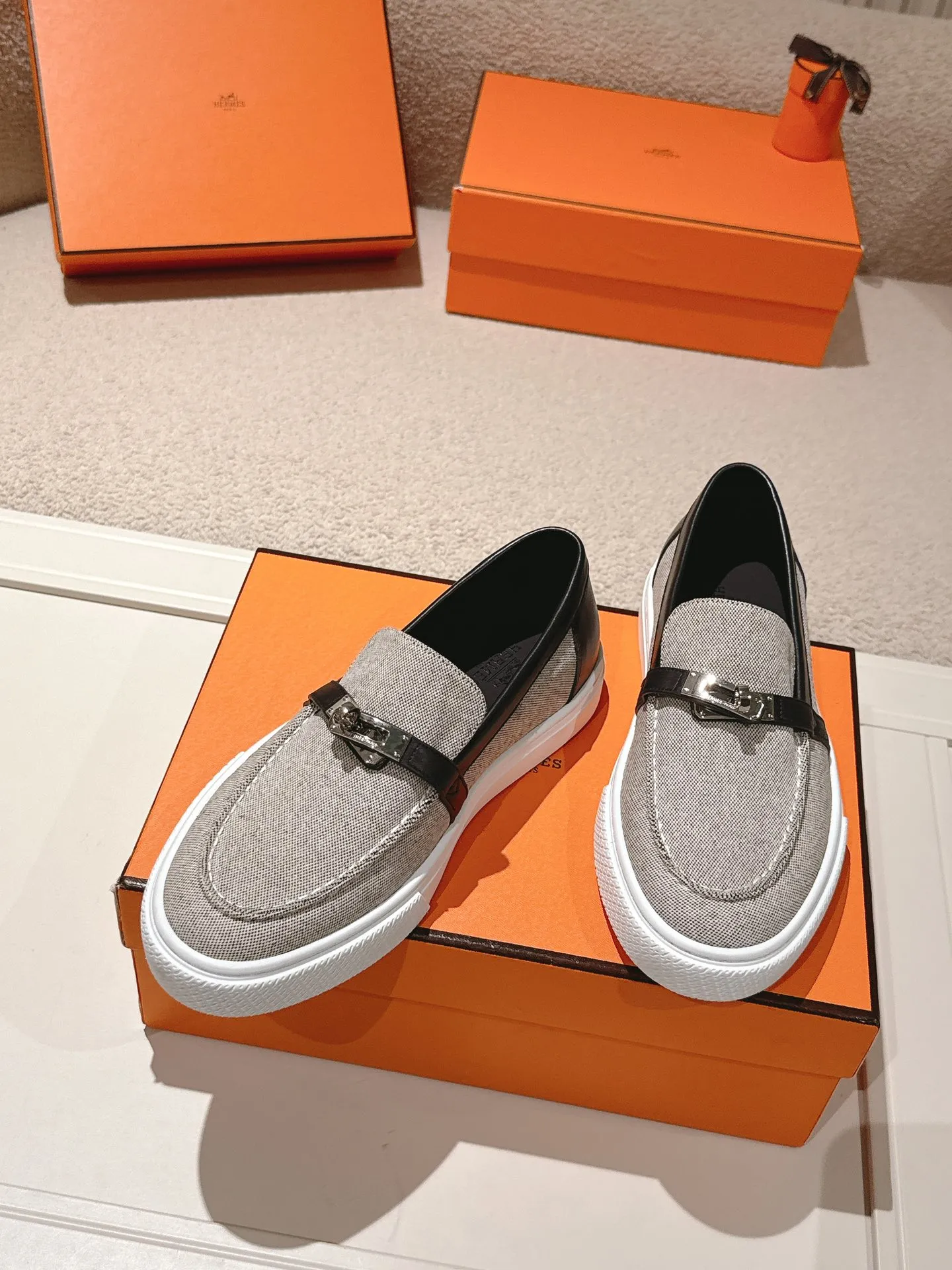 Men's shoes 💰640💰 Hermes# New Kelly buckle thick-soled loafers. Upper: cowhide/suede material. Lining: sheepskin lining. Outsole: exclusive molded outsole. Size: women's size 35-40, men's size 39-45 (female 41/male 46 customized, non-refundable)